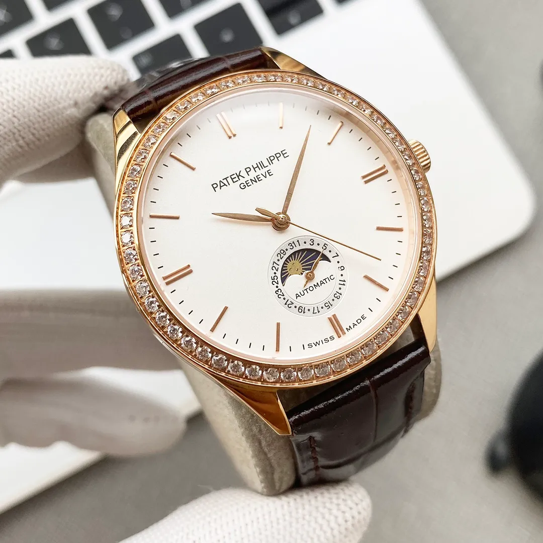 🔥🔥🔥The first new model of 2021 is Patek Philippe (Couple Watch 👫Upgraded True Moon Phase Function Watch Series), welcoming new members. The word is fashionable and high-end, using the unique Swiss ETA2824-2 special movement (zero repair), vibration frequency: 28800 oscillations per hour power reserve, sapphire glass, size 40x10mm for men and 32x10mm for women, with Patek Philippe original pin buckle and steel strap, with super waterproof function, perfect harmony, commemorative gift for couples, your first choice 💑! !